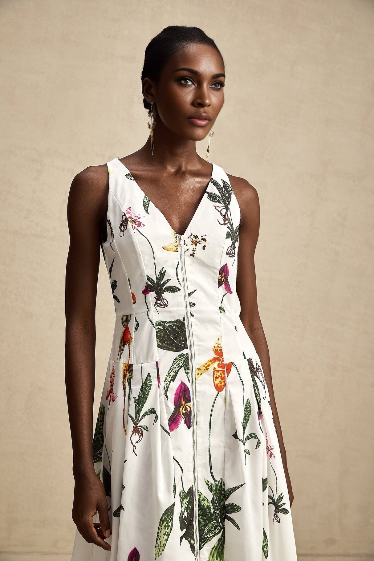 Woman wearing a floral print midi dress with vneck and poplin fabric featuring a colorful Magali design