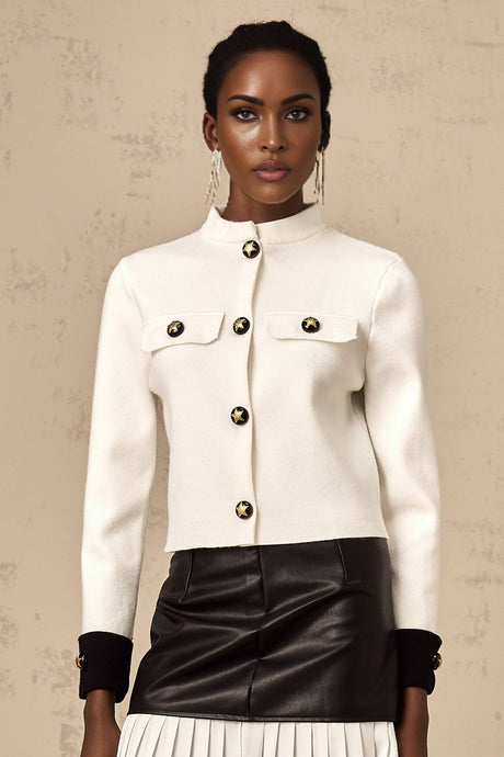 Woman wearing a white knitted jacket with contrasting color details and a zipper closure