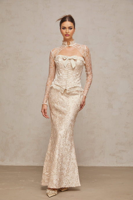 Woman wearing ivory matching set with top and skirt in patterned jacquard fabric